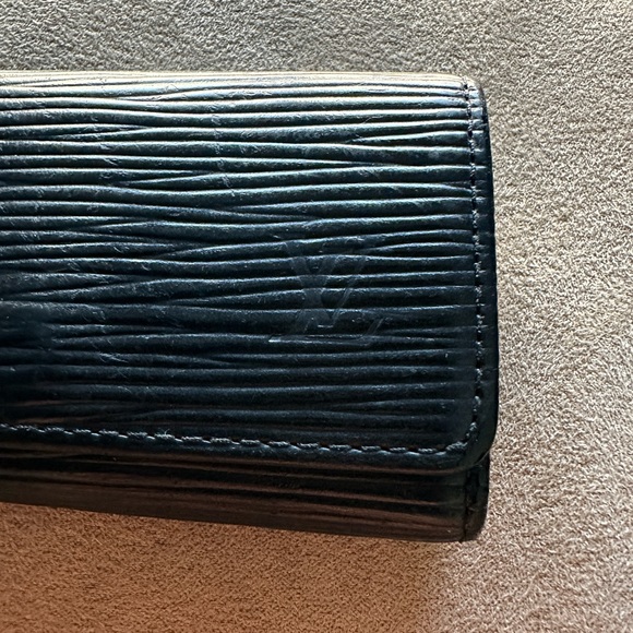 Louis Vuitton Key Holder Black EPI - Picture 2 of 11
